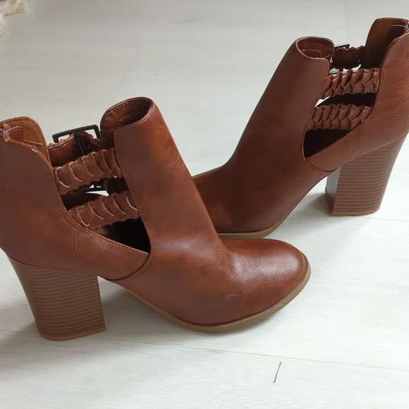 American Eagle Strappy Heel Ankle Boots sz 9 - Picture 8 of 9